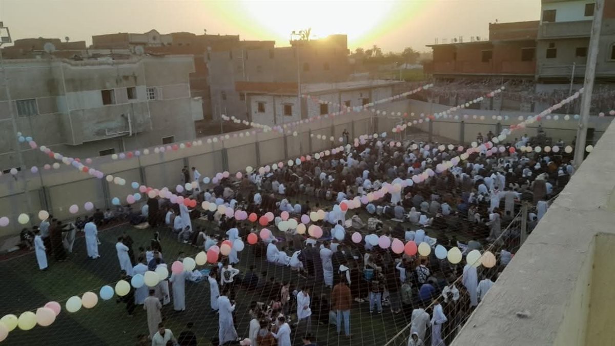 مراكز الشباب بالفيوم تستقبل الاف المصليين لأداء صلاة عيد الفطر المبارك في الساحات