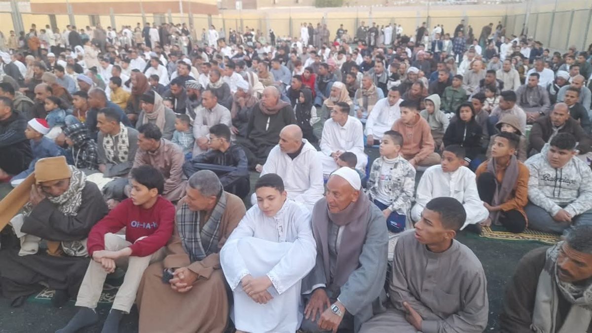 مراكز الشباب بالفيوم تستقبل الاف المصليين لأداء صلاة عيد الفطر المبارك في الساحات