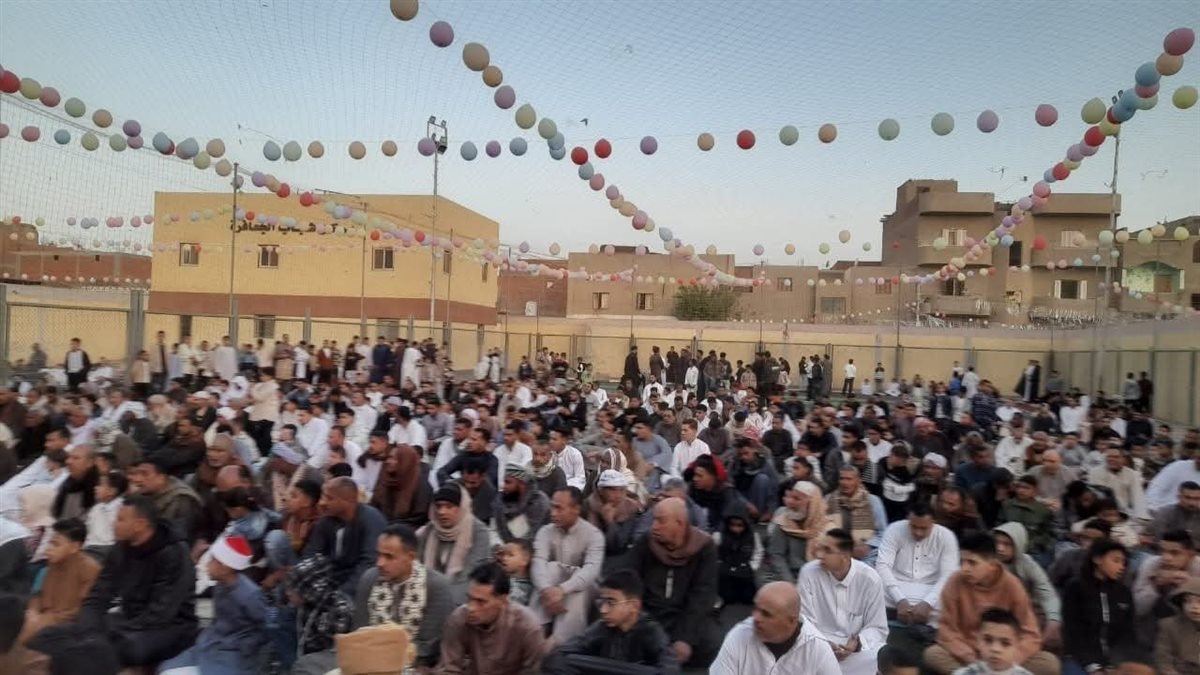 مراكز الشباب بالفيوم تستقبل الاف المصليين لأداء صلاة عيد الفطر المبارك في الساحات