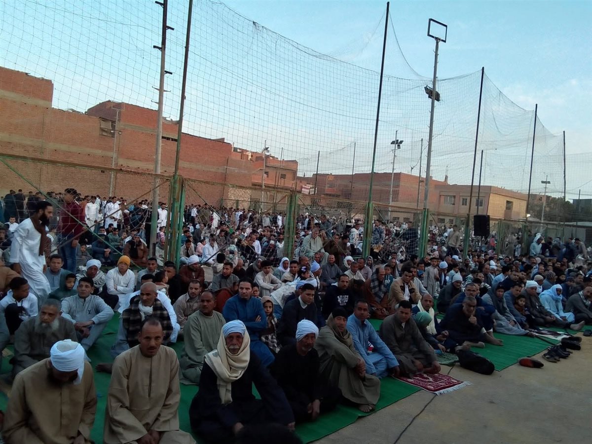 مراكز الشباب بالفيوم تستقبل الاف المصليين لأداء صلاة عيد الفطر المبارك في الساحات