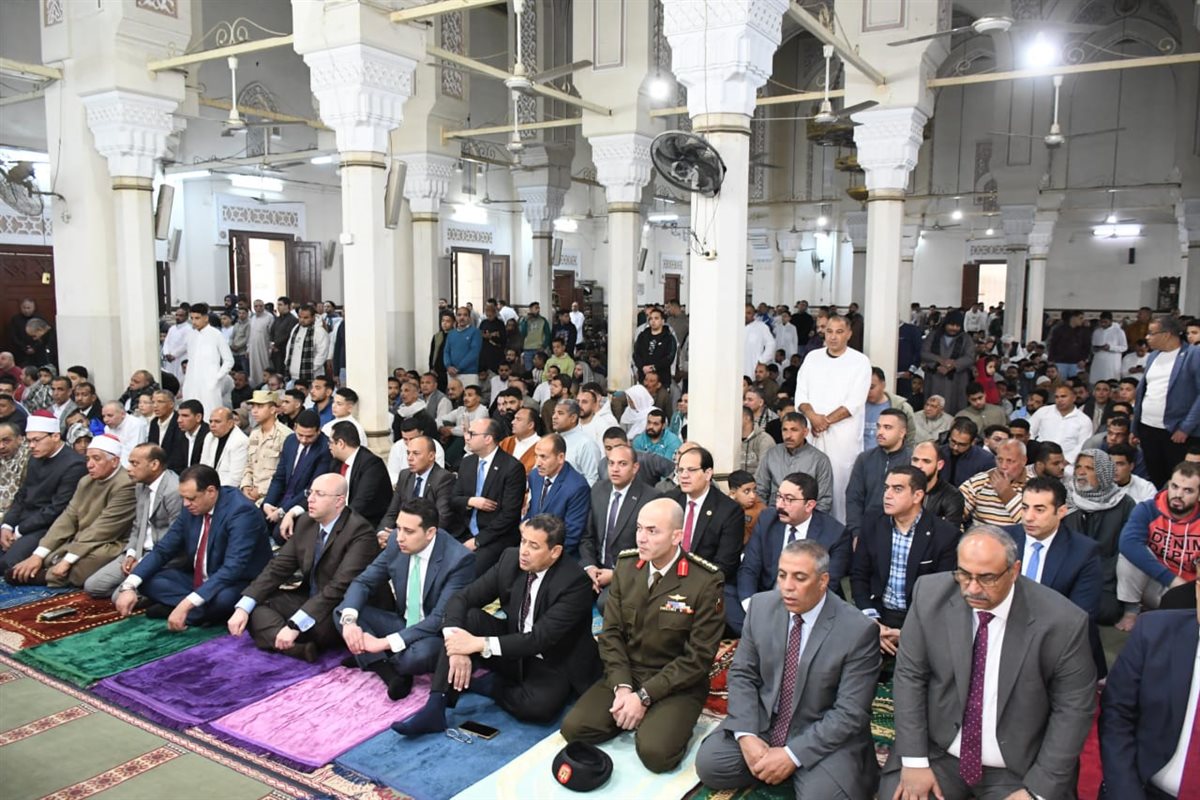 محافظ الفيوم يؤدي صلاة عيد الفطر المبارك بمسجد ناصر الكبير<br>&nbsp;