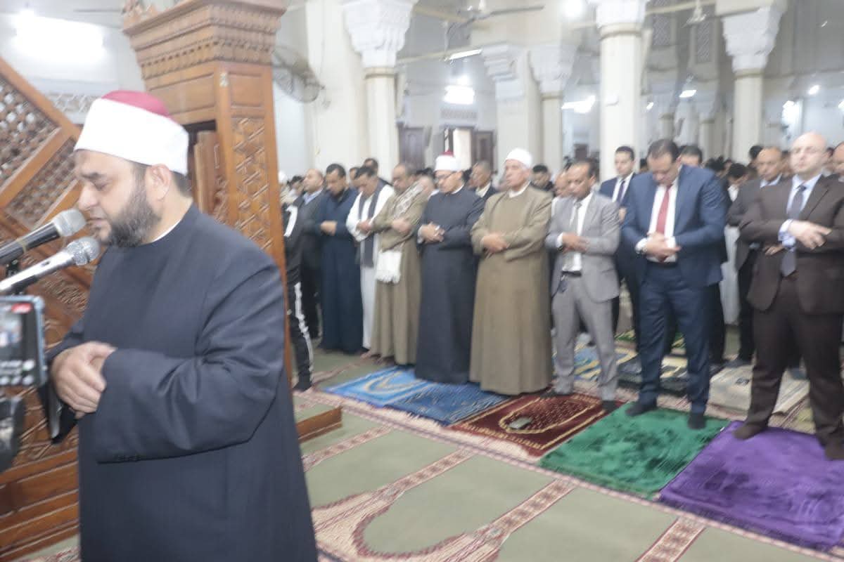 محافظ الفيوم يؤدي صلاة عيد الفطر المبارك بمسجد ناصر الكبير<br>&nbsp;