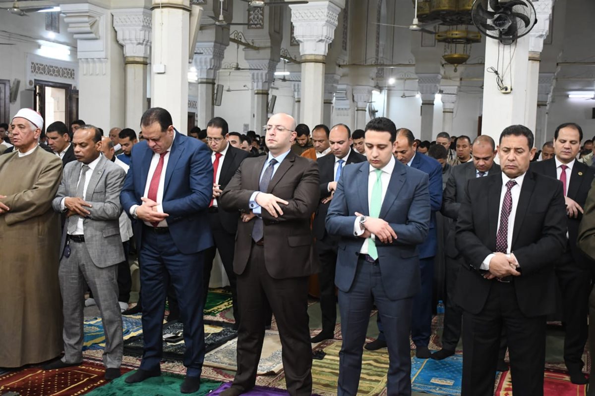 محافظ الفيوم يؤدي صلاة عيد الفطر المبارك بمسجد ناصر الكبير<br>&nbsp;