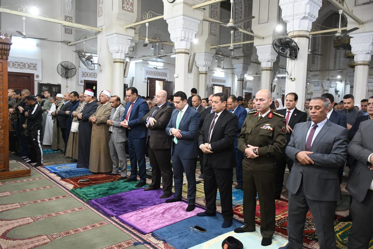 محافظ الفيوم يؤدي صلاة عيد الفطر المبارك بمسجد ناصر الكبير<br>&nbsp;