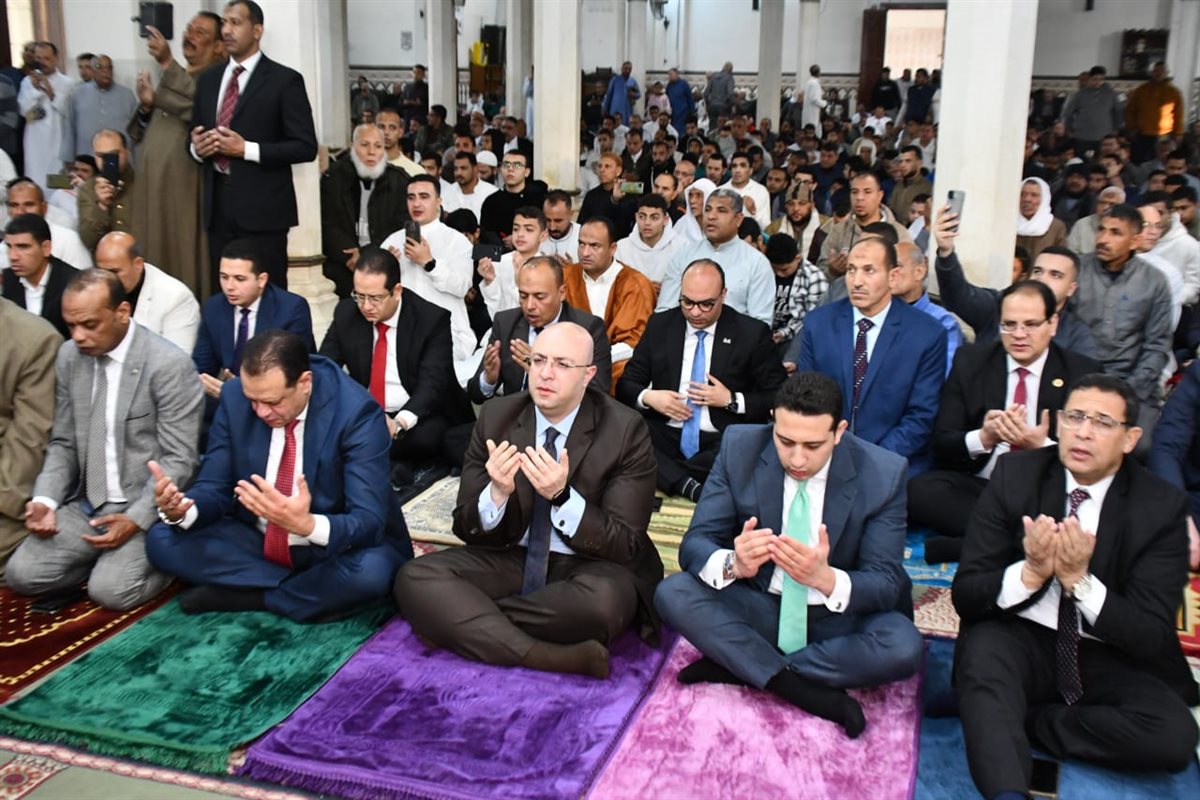 محافظ الفيوم يؤدي صلاة عيد الفطر المبارك بمسجد ناصر الكبير<br>&nbsp;