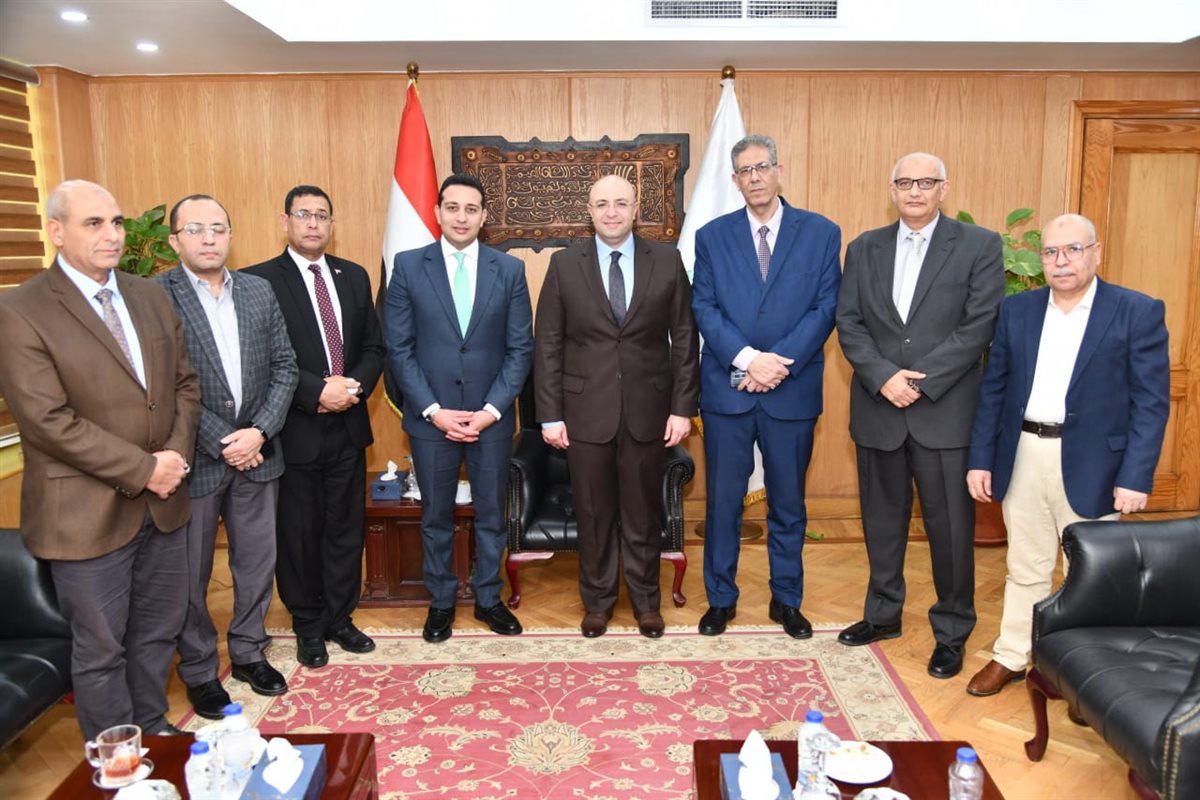 محافظ الفيوم يستقبل المهنئين بعيد الفطر المبارك