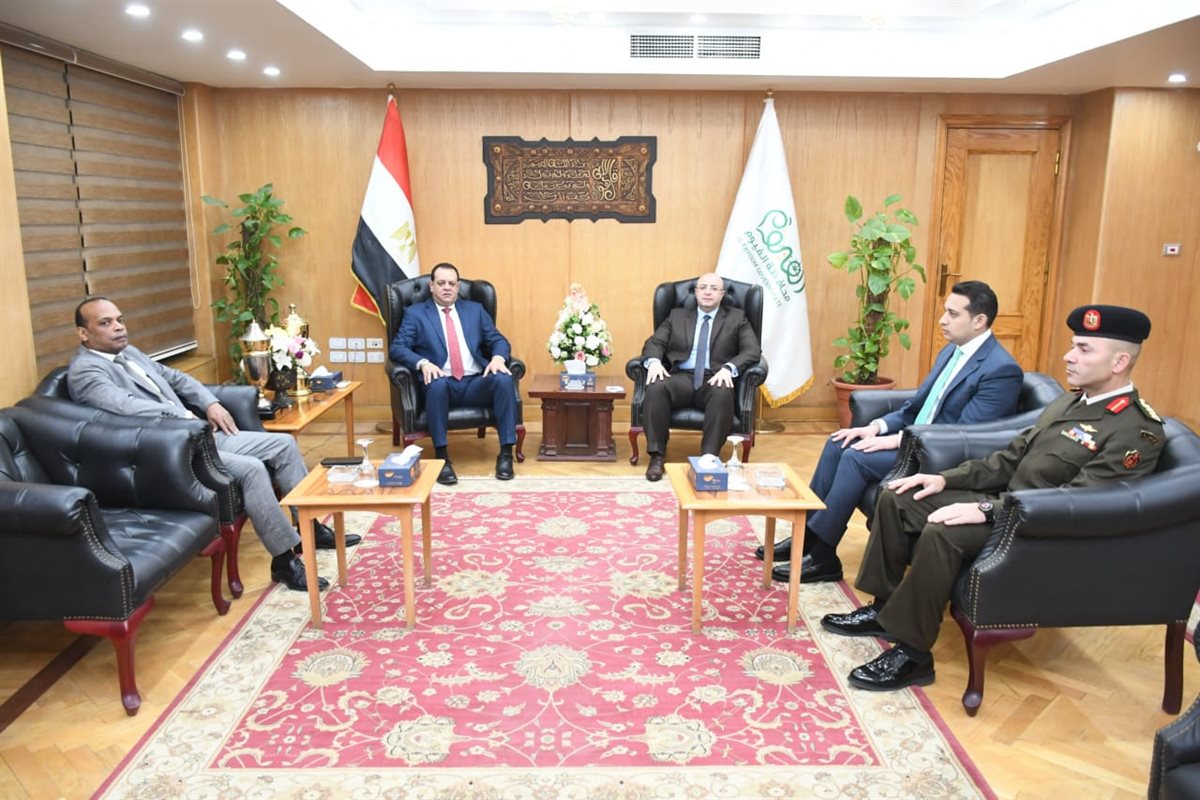 محافظ الفيوم يستقبل المهنئين بعيد الفطر المبارك