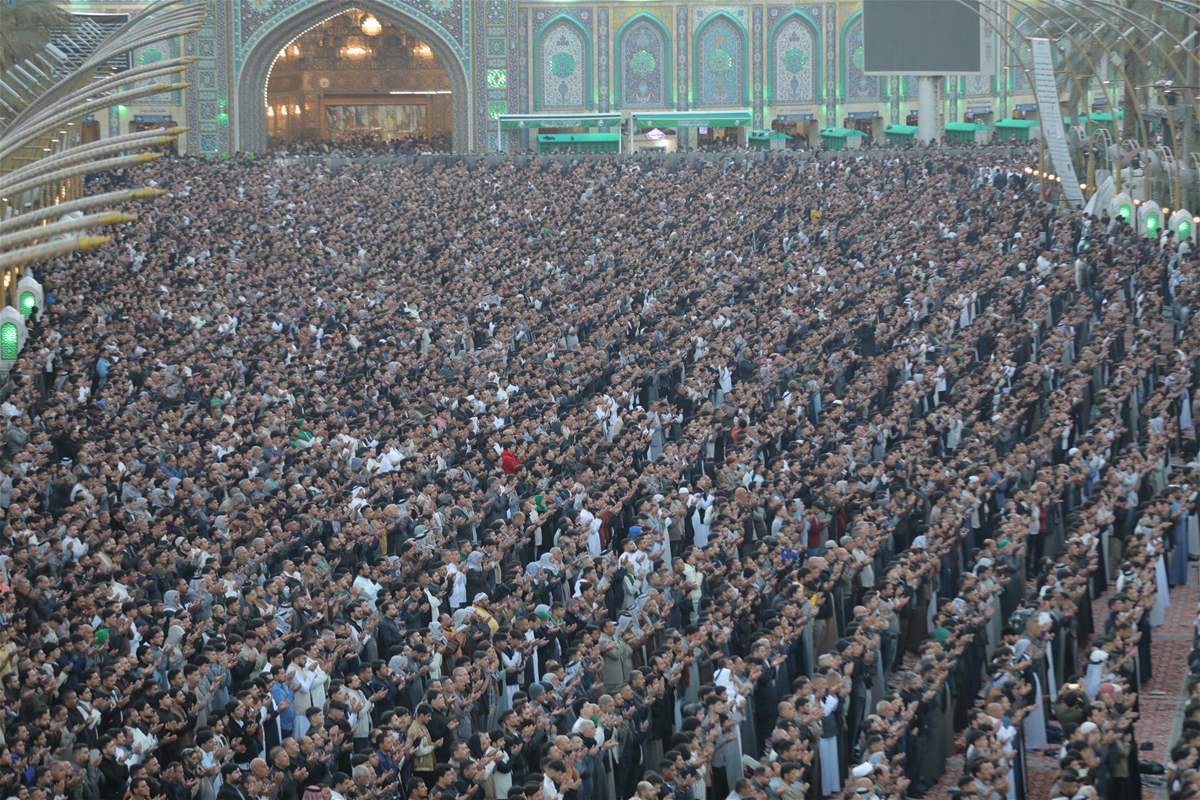 <strong>آلاف المصلين يحيون صلاة عيد الفطر في كربلاء</strong>