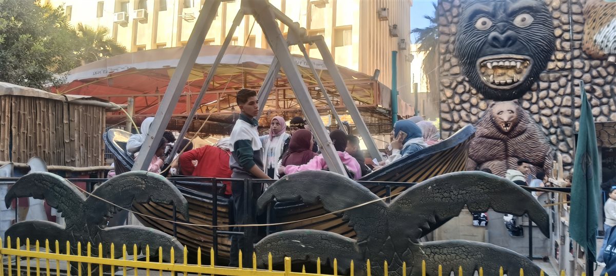 إقبال كبير على حديقة الحيوان بالفيوم.. و