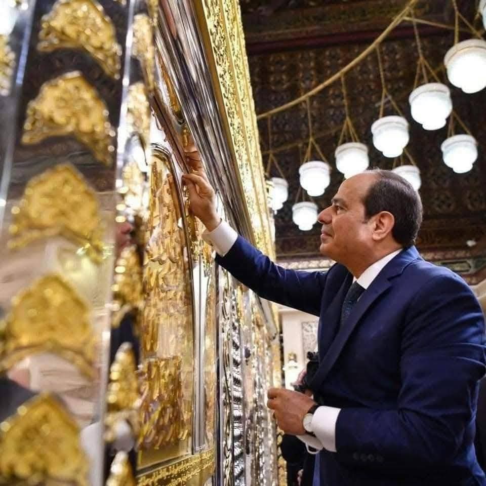 الرئيس السيسي ومقام الإمام الحسين