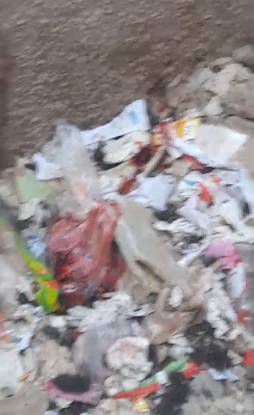 العثورعلى طفل عمرة ساعات وسط القمامة بموقف ابشواى بحى الصوفى بالفيوم&nbsp;