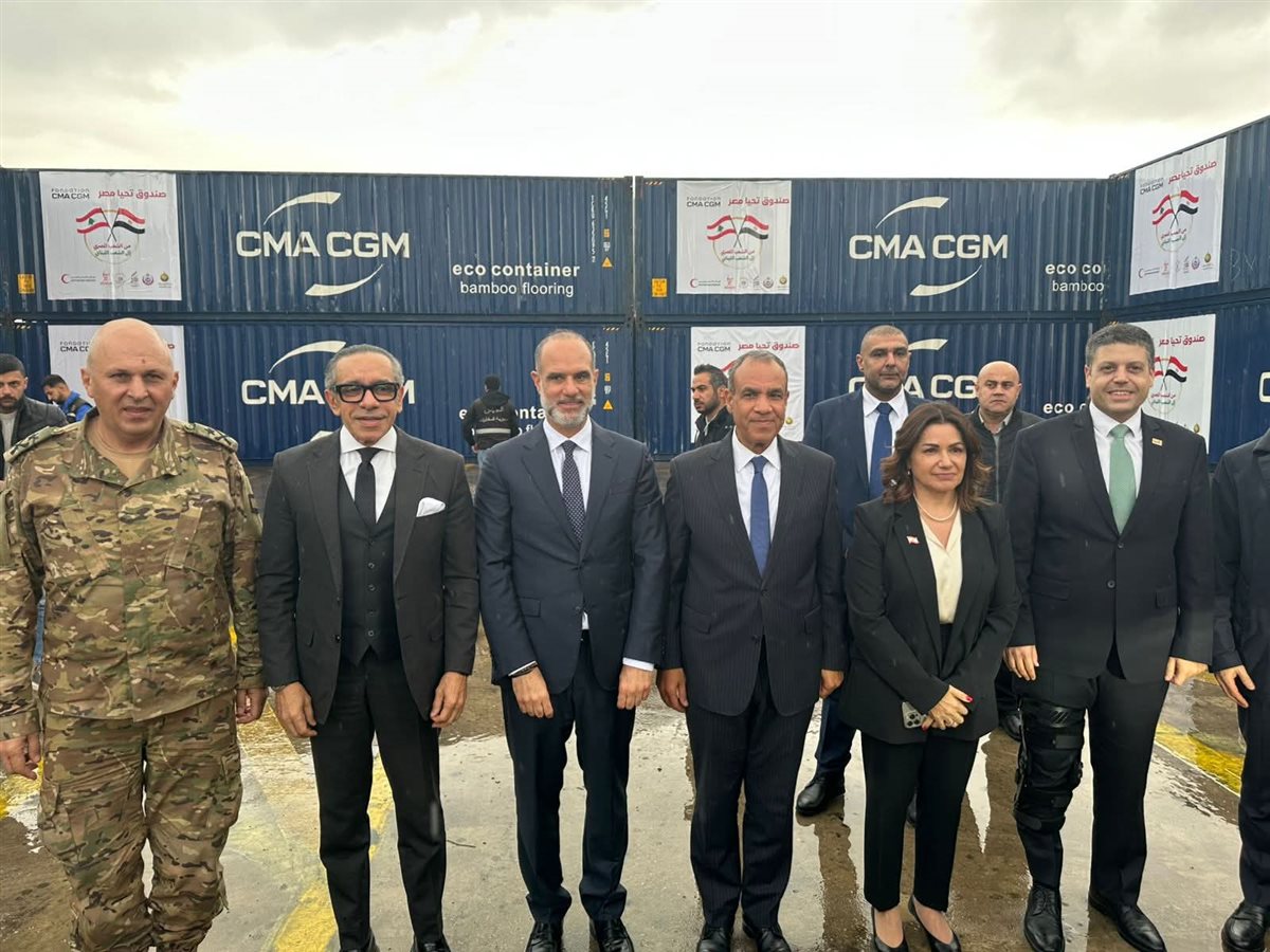 وزير الخارجية يسلم 1000 طن من المساعدات الإغاثية