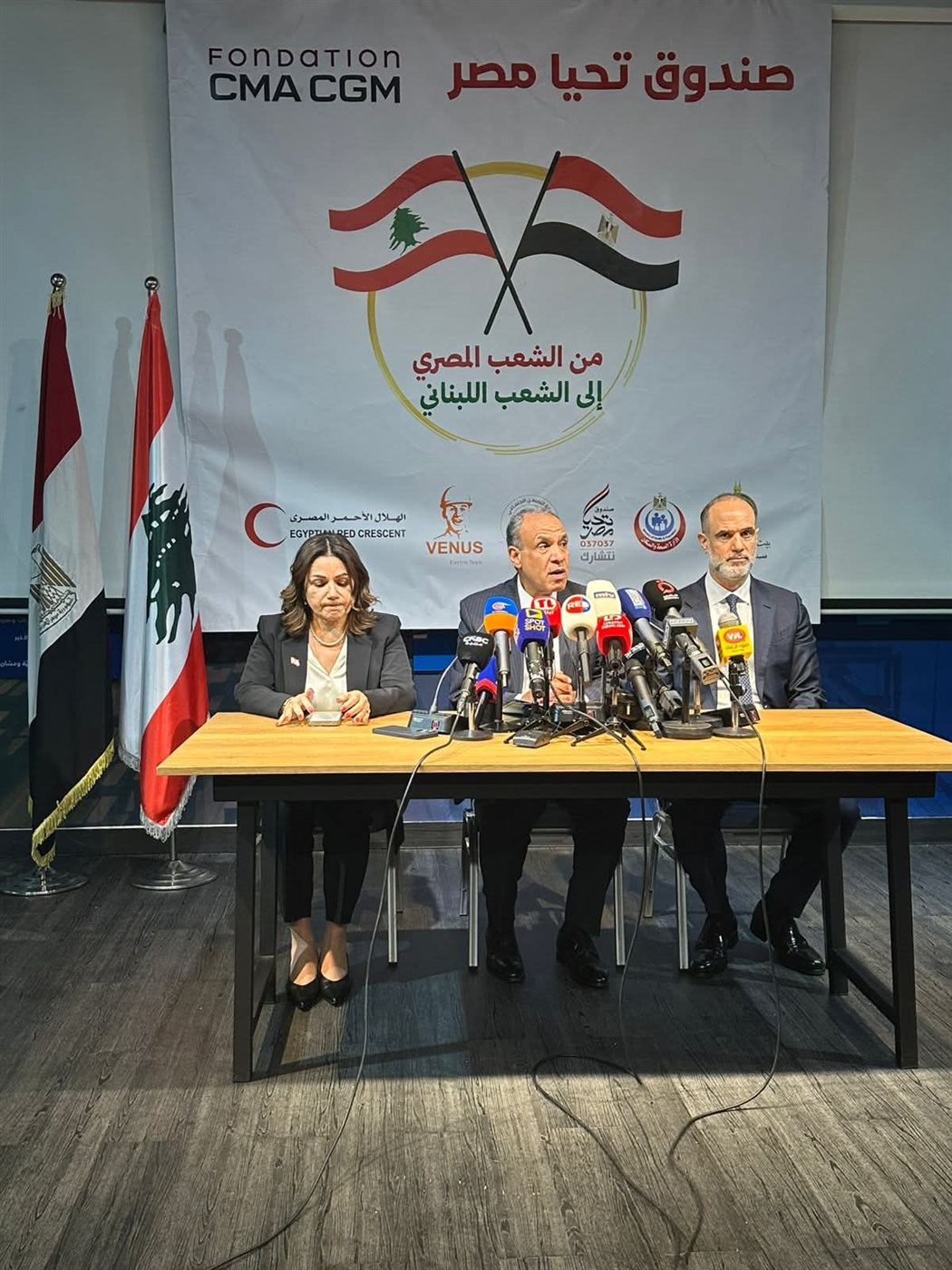 وزير الخارجية يسلم 1000 طن من المساعدات الإغاثية