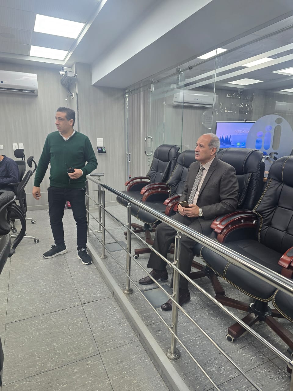 سكرتير عام الفيوم يتابع مع رؤساء المدن تداعيات الطقس السيئ وجهود كسح مياه الأمطار من الشوارع