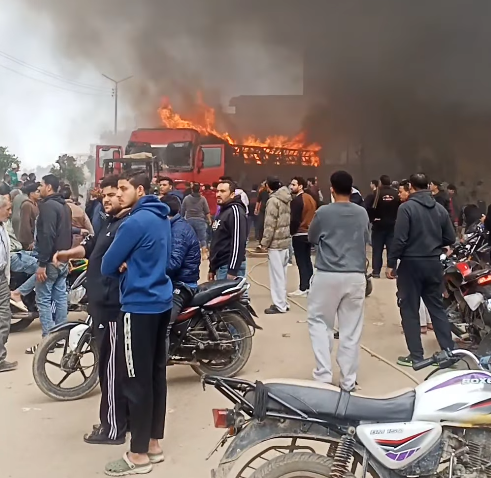 السيارة