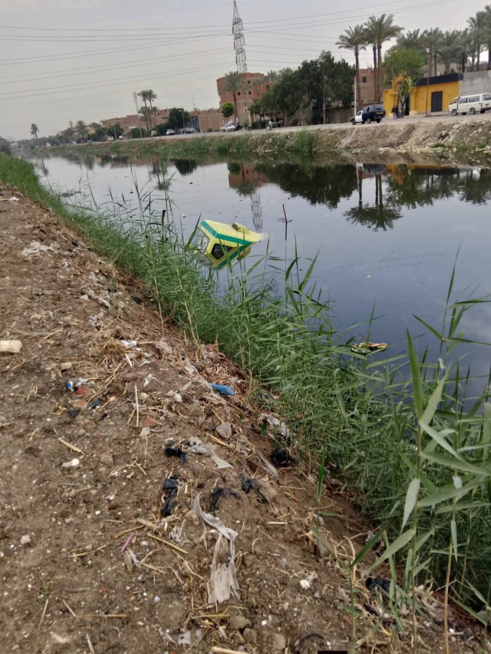 السيارة