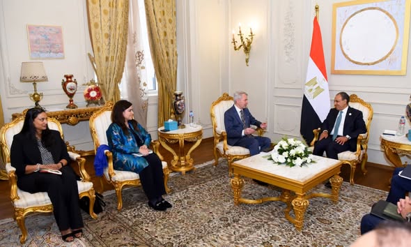 <strong>وزير الخارجية يلتقي بالمبعوث الشخصي للسكرتير العام للأمم المتحدة للسودان لبحث تطورات الأزمة السودانية</strong>