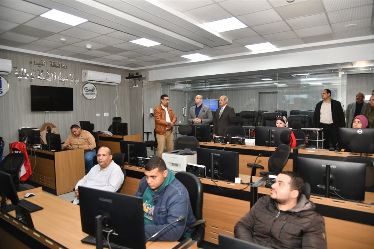 محافظ الفيوم يتابع مع الأجهزة التنفيذية جهود مواجهة تداعيات الطقس ورفع تراكمات الأمطار