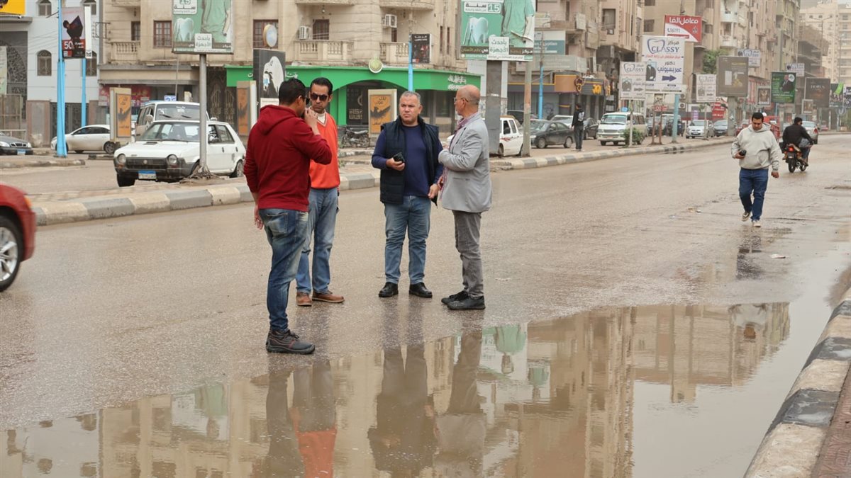 من ميادين وشوارع المحافظة.. رئيس مياه الفيوم يتابع أعمال سحب وشفط تجمعات مياه الأمطار