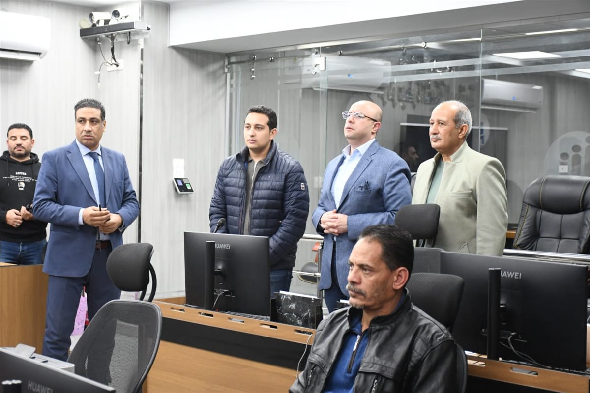 محافظ الفيوم يتابع الالتزام بمواعيد غلق المحال التجارية.. وجهود مواجهة تداعيات الطقس السيئ