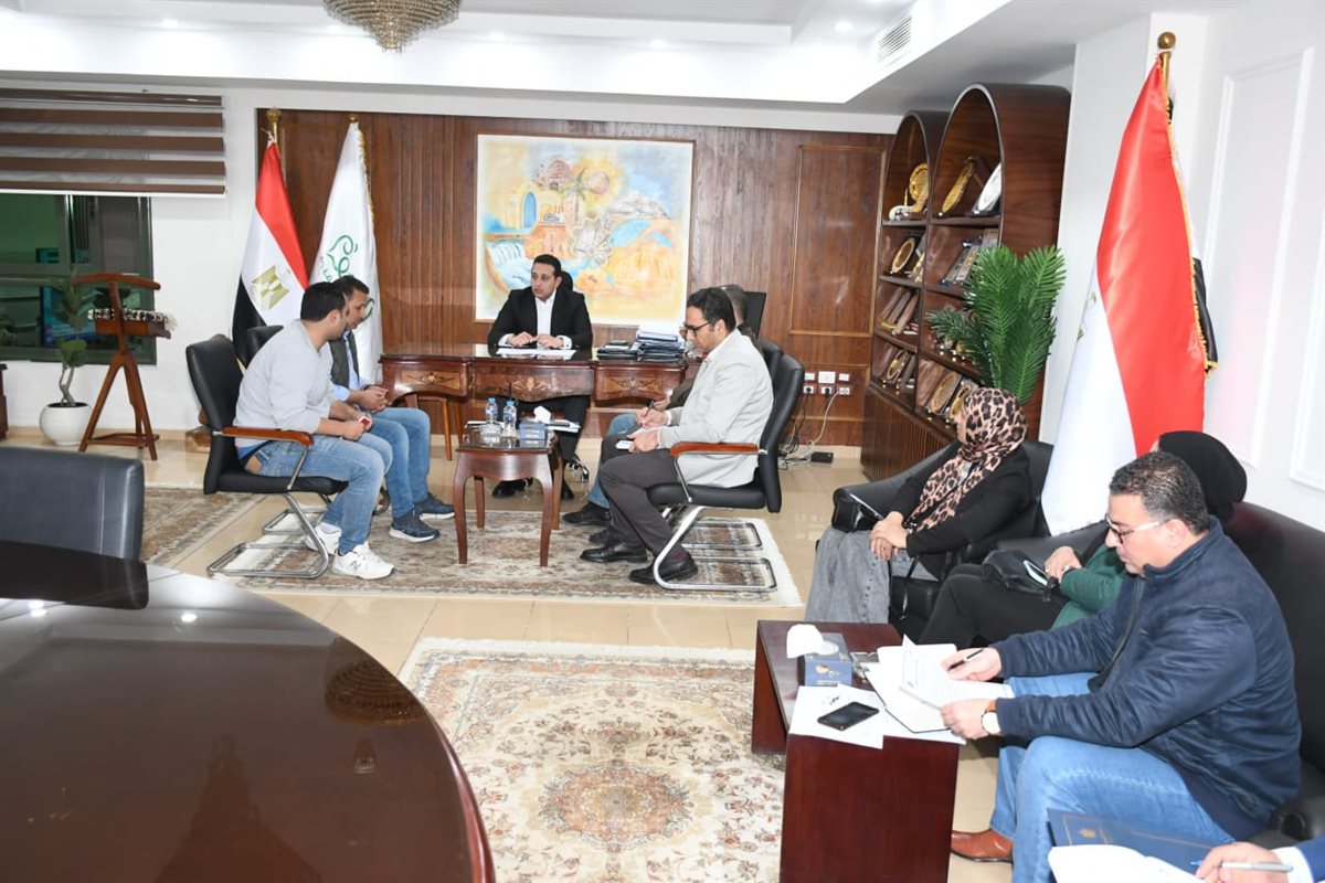 نائب محافظ الفيوم يتابع إجراءات توصيل المرافق لمجمع صناعات الزيتون بيوسف الصديق