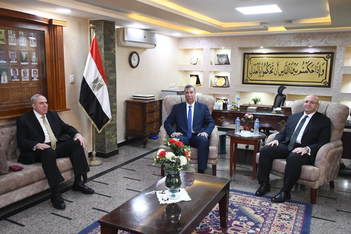 محافظ الفيوم يبحث سبل تعزيز التعاون المشترك مع