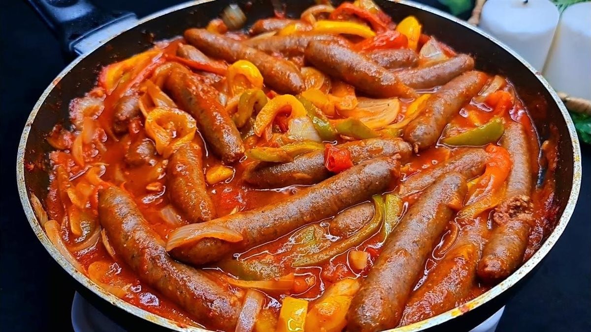 طريقة عمل السجق بالبصل والطماطم&nbsp;