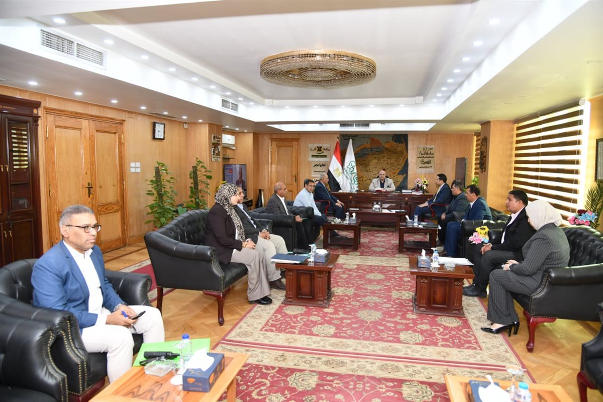 محافظ الفيوم يتابع موقف الرد على المتغيرات المكانية.. ويؤكد على حماية الرقعة الزراعية