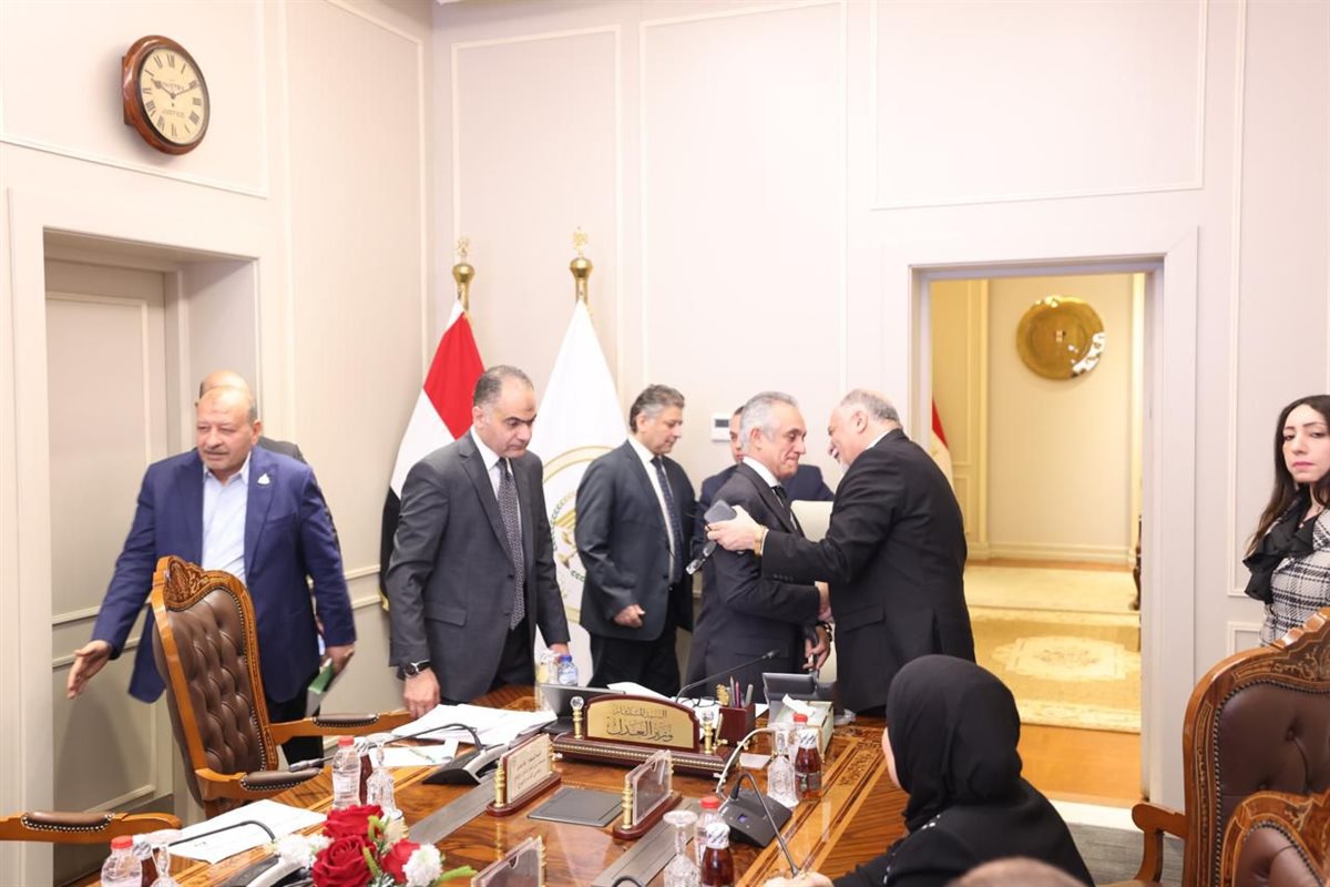 وزير العدل يلتقي أعضاء مجلسي النواب والشيوخ لتعزيز التعاون