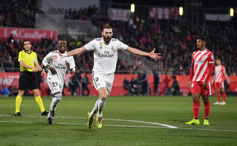 <strong>بنزيما يتقاسم صدارة هدافين مواجهات ريال مدريد وجيرونا مع كريستيان ستواني</strong>