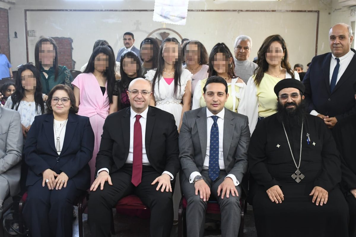 محافظ الفيوم يشارك الأطفال والمسنين فرحتهم بعيد القيامة المجيد