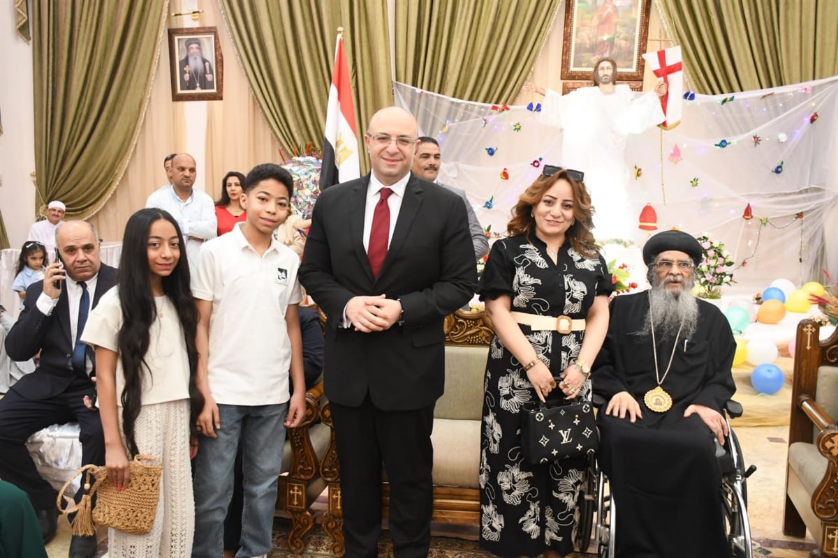 محافظ الفيوم يزور دير الأنبا إبرام بالعزب للتهنئة بعيد القيامة المجيد
