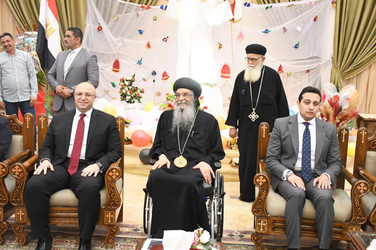 محافظ الفيوم يزور دير الأنبا إبرام بالعزب للتهنئة بعيد القيامة المجيد