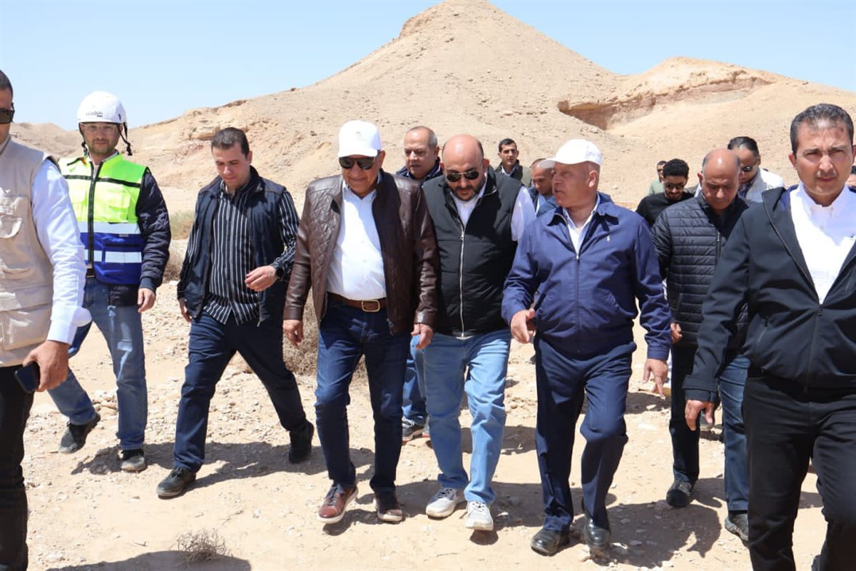 جانب من زيارة وزيرا النقل والكهرباء