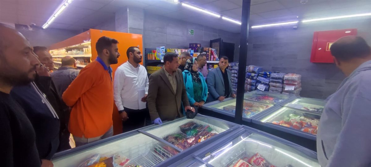 سكرتير عام مساعد الفيوم يتفقد المحال التجارية للتأكد من جودة المعروض من السلع واستقرار الأسعار