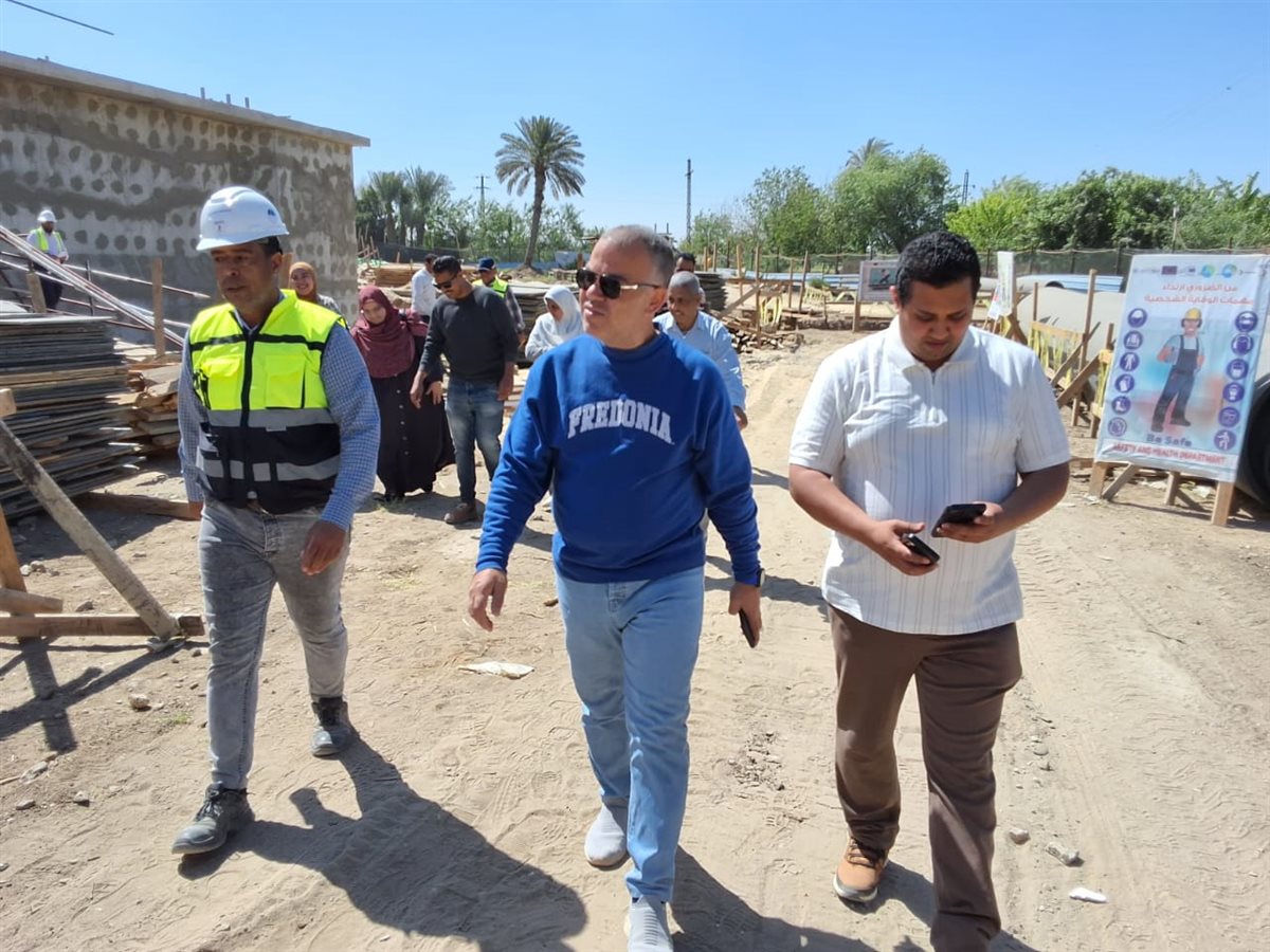 رئيس مياه الفيوم يتابع ميدانياً مشروعات توسعات الصرف الصحي ويوجه بوضع جداول زمنية محددة للانتهاء منها