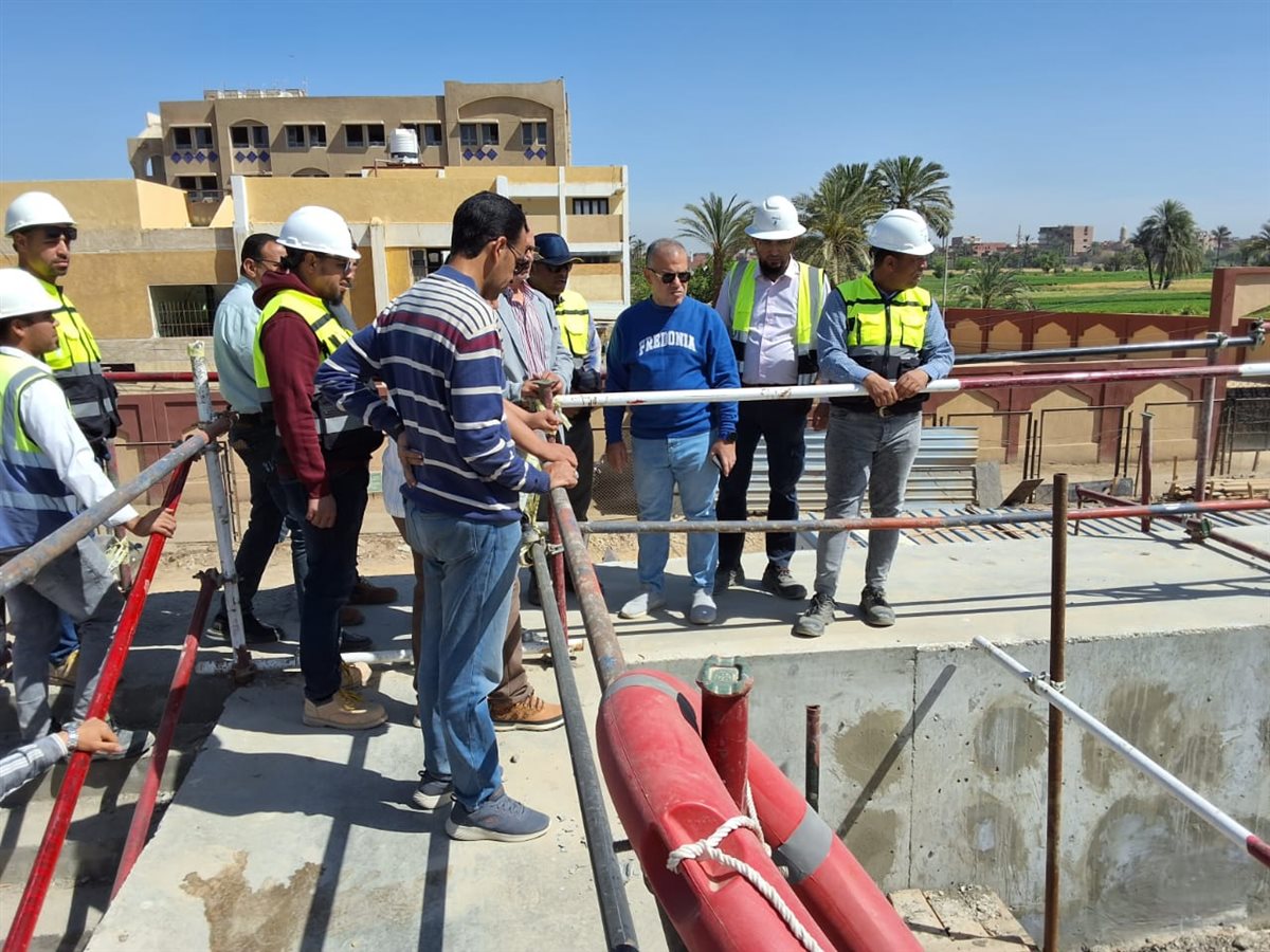 رئيس مياه الفيوم يتابع ميدانياً مشروعات توسعات الصرف الصحي ويوجه بوضع جداول زمنية محددة للانتهاء منها