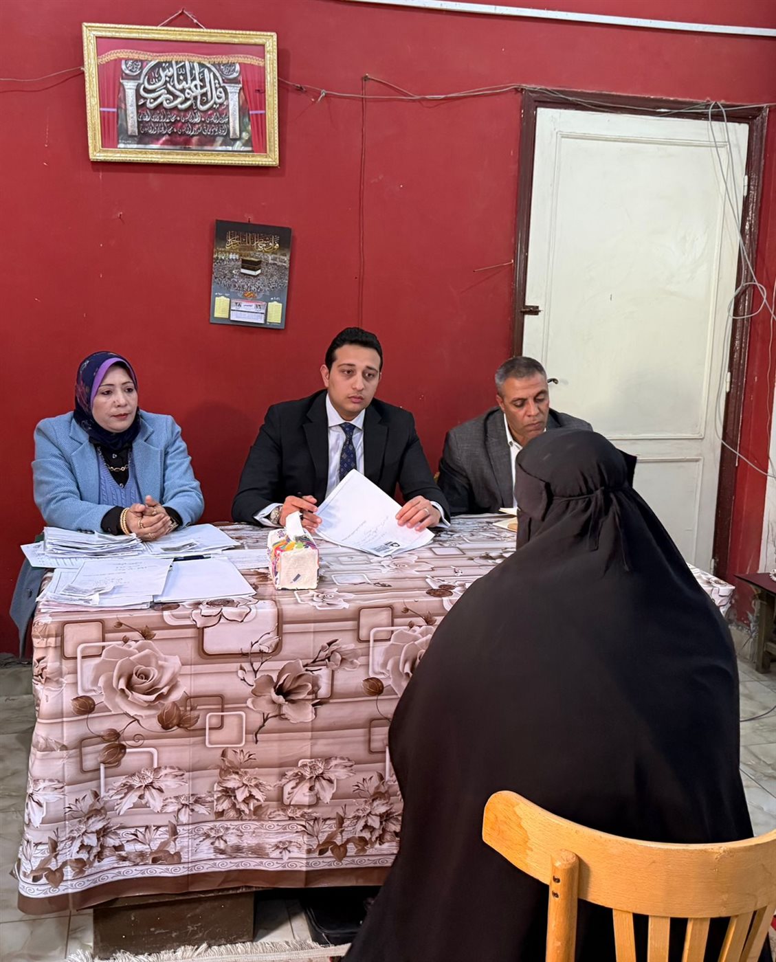 نائب محافظ الفيوم يلتقى 13 حالة ويبحث 33 طلب بلقاءً لخدمة المواطنين بقرية الشيخ فضل