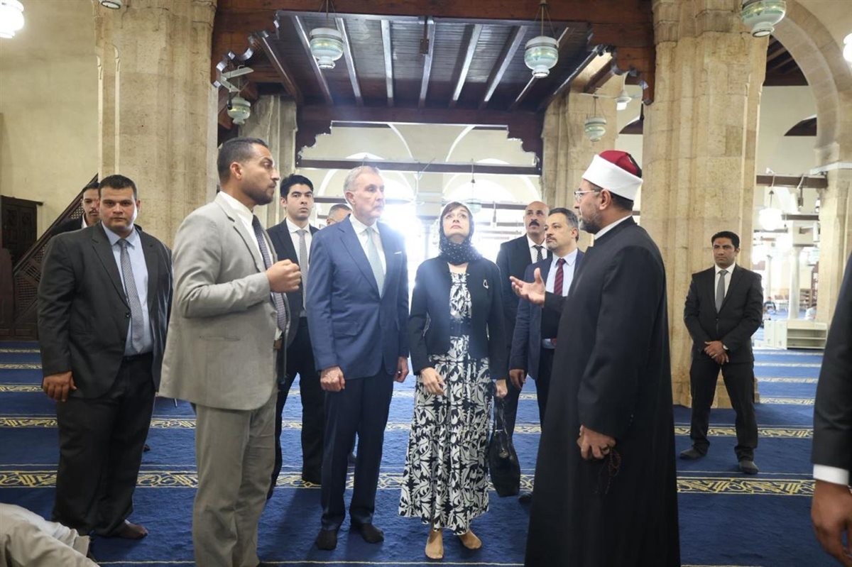 جانب من جولة أمير رومانيا بالجامع الأزهر