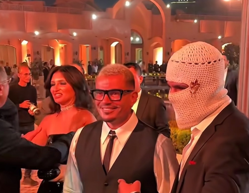 أول لقاء يجمع تووليت بـ عمرو دياب