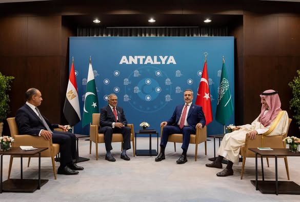 <strong>وزراء خارجية مصر وتركيا وباكستان والسعودية يجتمعون فى أنطاليا ويبحثون مسار المفاوضات الأمريكية - الإيرانية ومستجدات الوضع الإقليمي</strong>