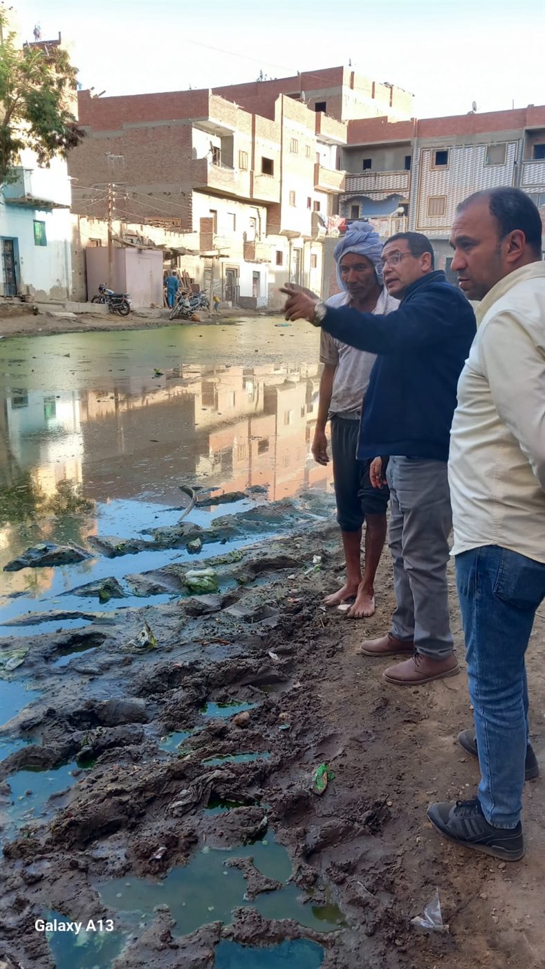 غنيم: انتهاء أعمال كسح تراكمات المياه وتسليك مواسيرالصرف الصحي بالسنباط ومناشي الخطيب