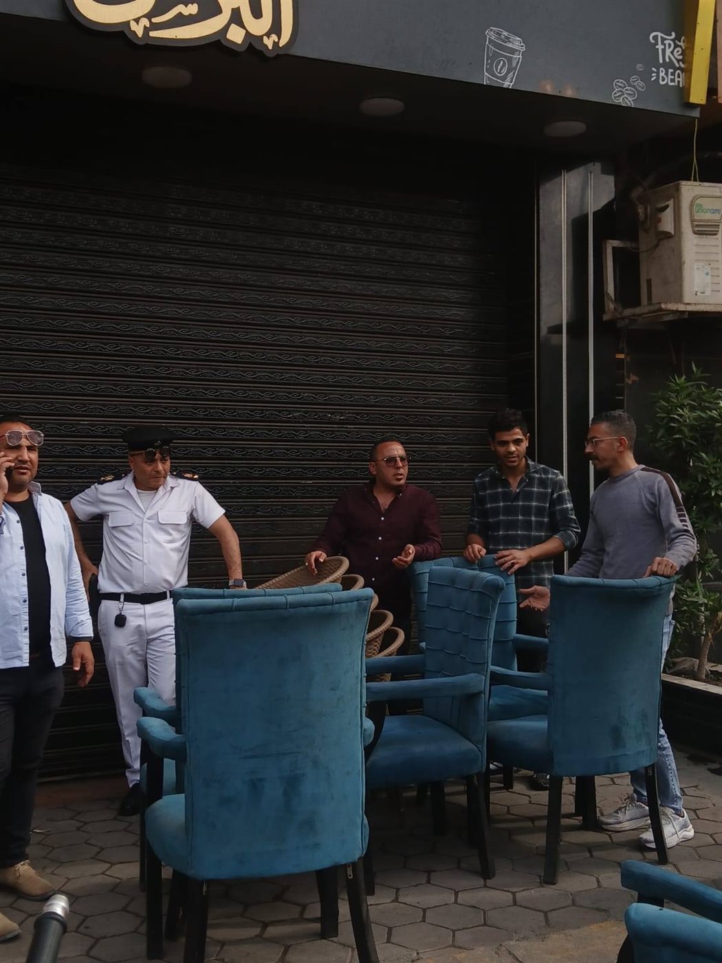 جانب من غلق وتشميع الكافيهات&nbsp;