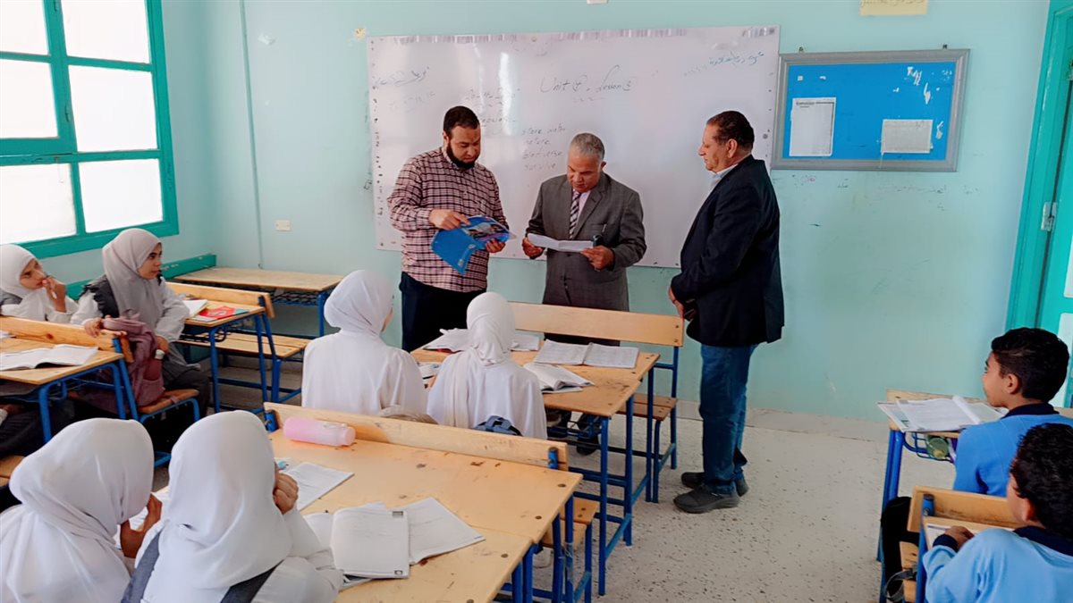 مدير تعليم الفيوم: يكرم طلاب الصف الثالث الإعدادي المتميزين لتفوقهم العلمي في جولة بمدارس إطسا