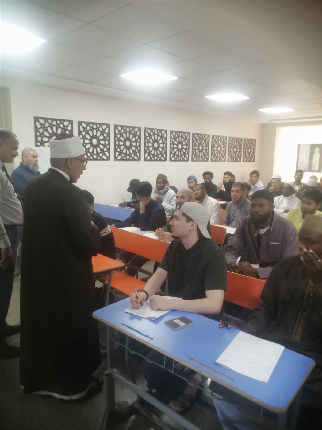 انتظام اللجان وتوفير الأجواء المناسبة للطلاب
