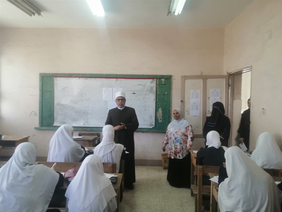 انتظام اللجان وتوفير الأجواء المناسبة للطلاب