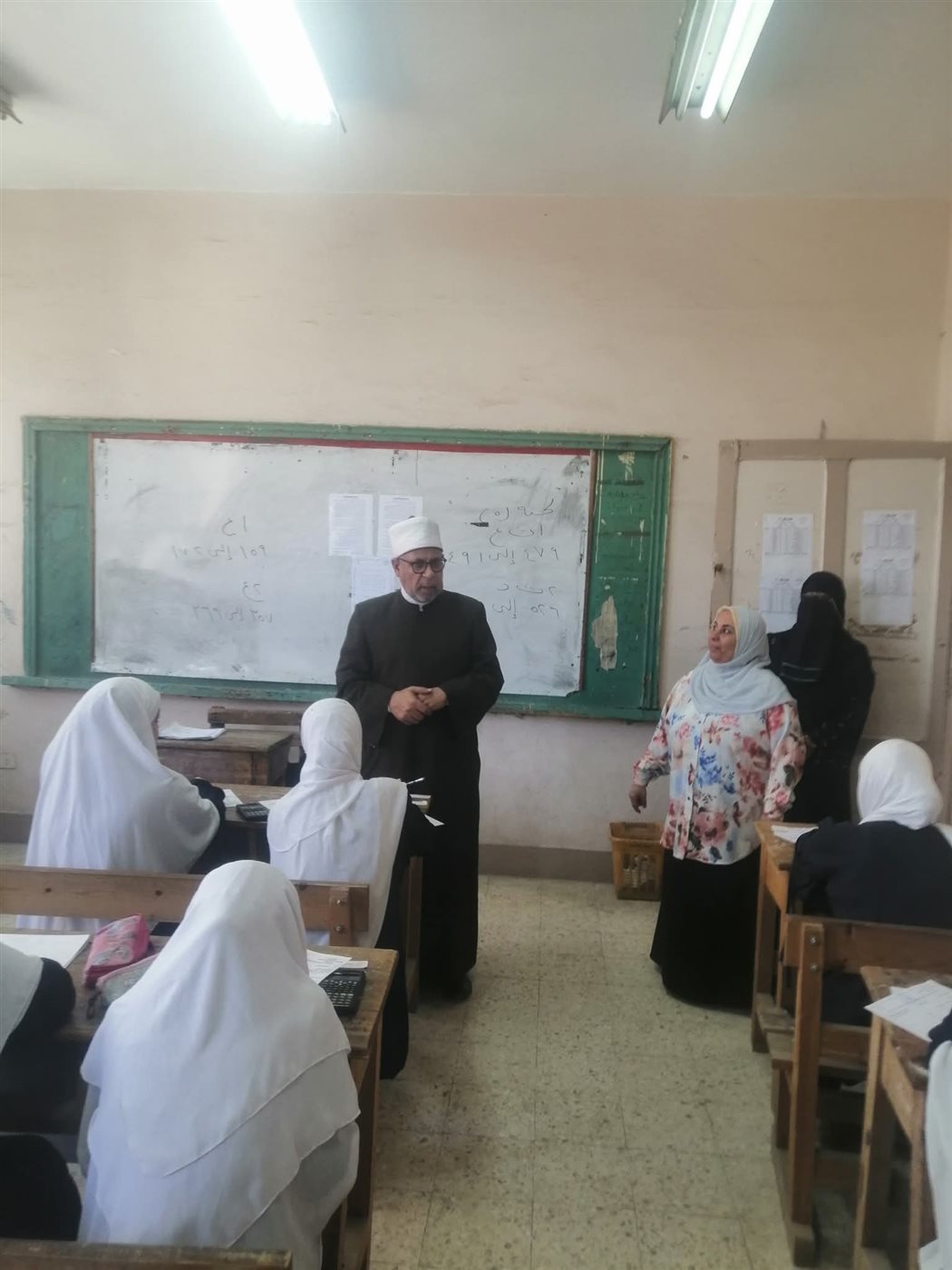 انتظام اللجان وتوفير الأجواء المناسبة للطلاب