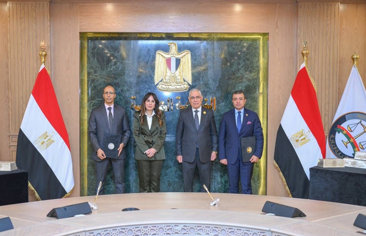 النيابة العامة تُرسخ البعد الاقتصادي لرسالتها القضائية وتُسلم سبائك فضية&nbsp;