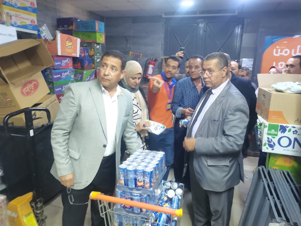 سكرتير عام المساعد يتفقد عدداً من المحال التجارية بأبشواي للتأكد من جودة المعروض من السلع واستقرار الأسعار