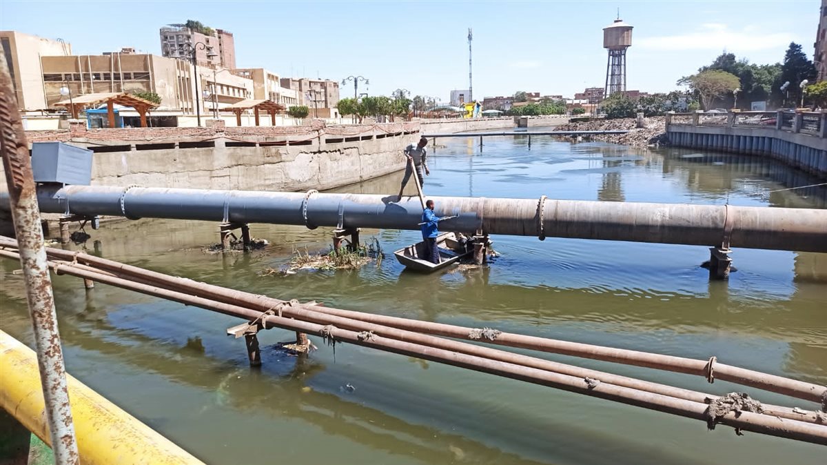 رئيس مياه الفيوم: أعمال دهان لخطوط مياه الشرب الناقلة والعدايات